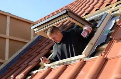 Pose de fenêtres de toit Velux à Cast